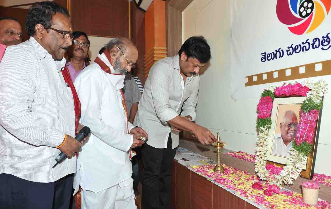 Chiranjeevi & Tollywood Condolences to Jaladi - Pictures | Picture 104350